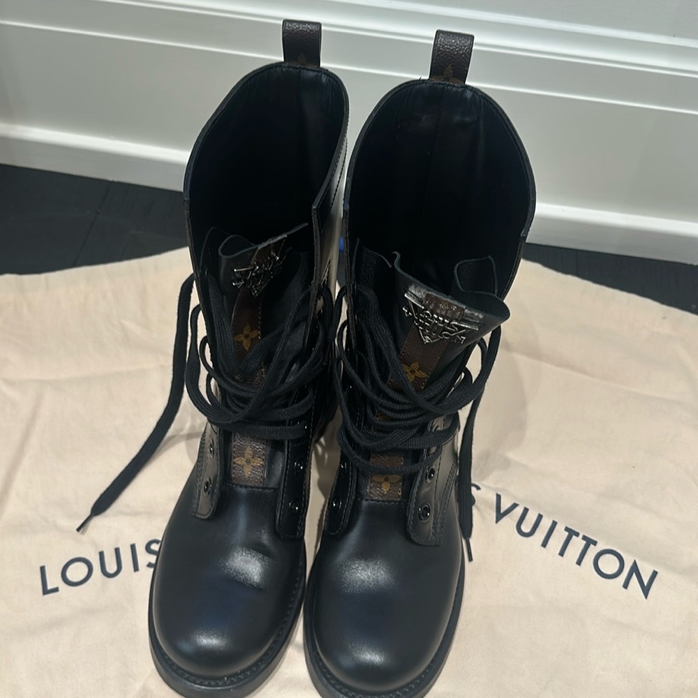 Louis Vuitton Metropolis flat ranger